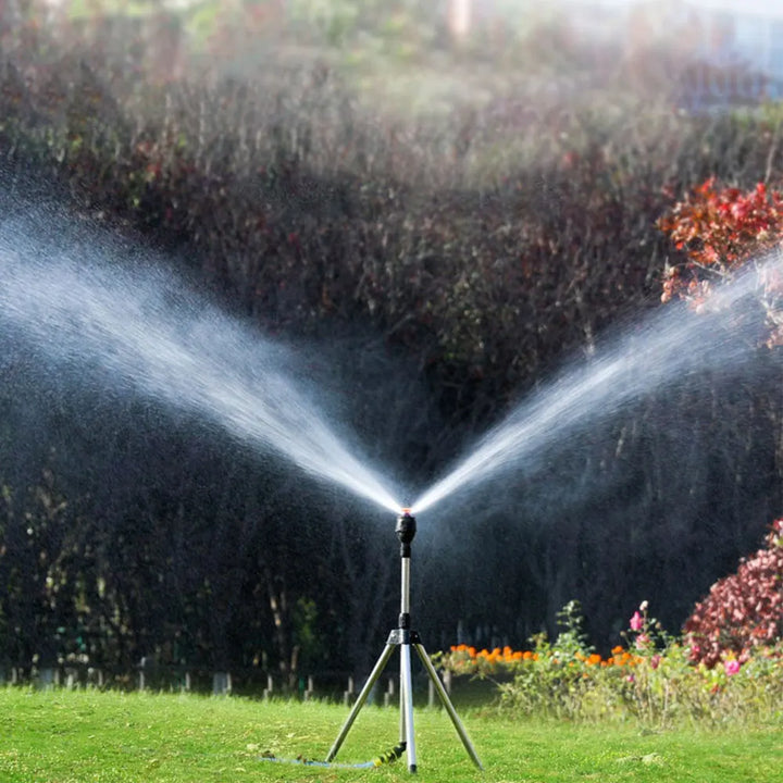 Närbild på roterande vattensprinkler med justerbara munstycken för trädgårdsskötsel