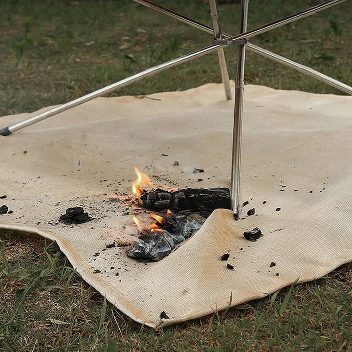 Närbild på den eldfasta grillmattan som visar det värmebeständiga materialet