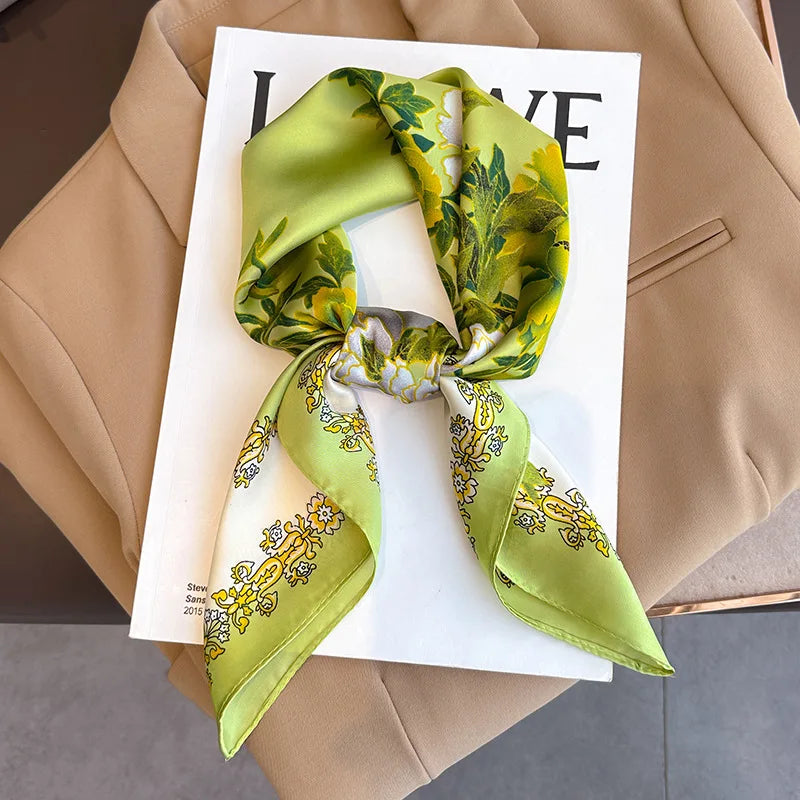 Klassisk damscarf i rutigt mönster för säsongens mode