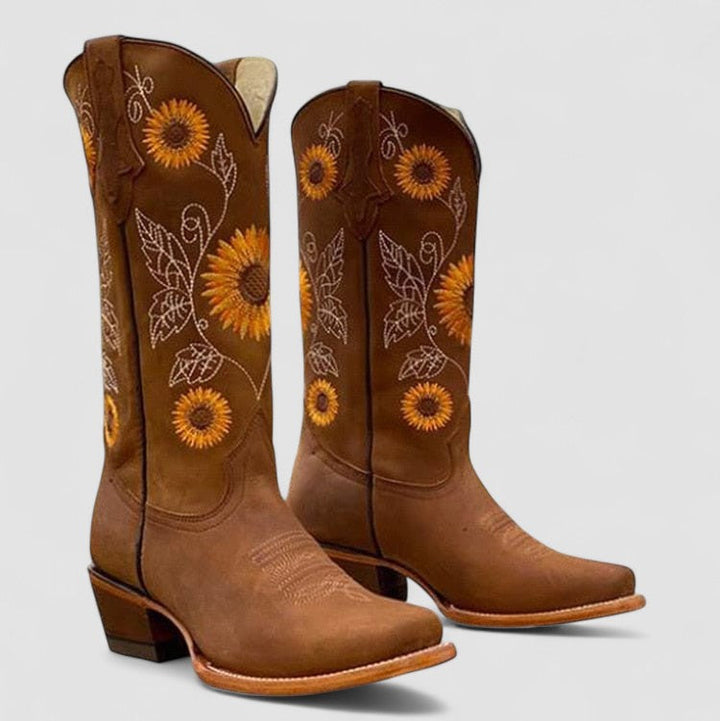 Bruna Daisy westernboots med klassisk klack och elegant skaft
