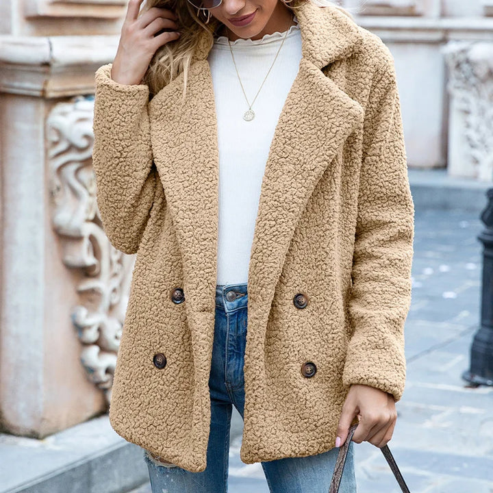 Kort ytterpläd i teddyfleece för dam med krage och knappar