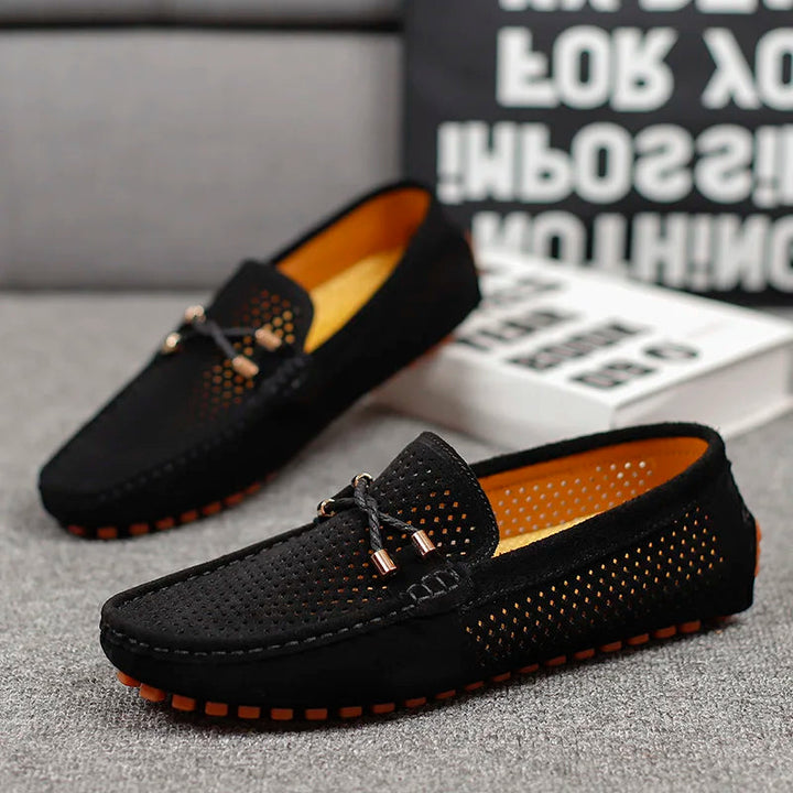 Bekväma loafers för herrar sedda från sidan