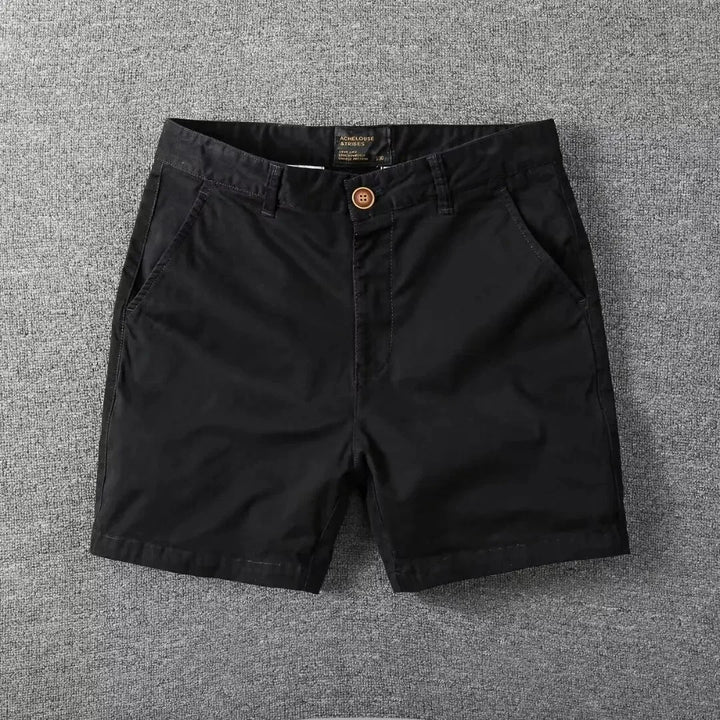 Detaljbild på ficka och sömnad på beiga herrmode shorts