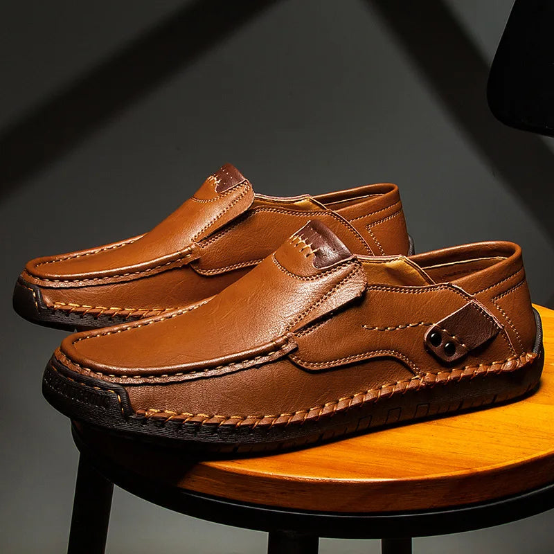 Snygga vardagsskor i mocka för män, perfekta loafers för herrmode