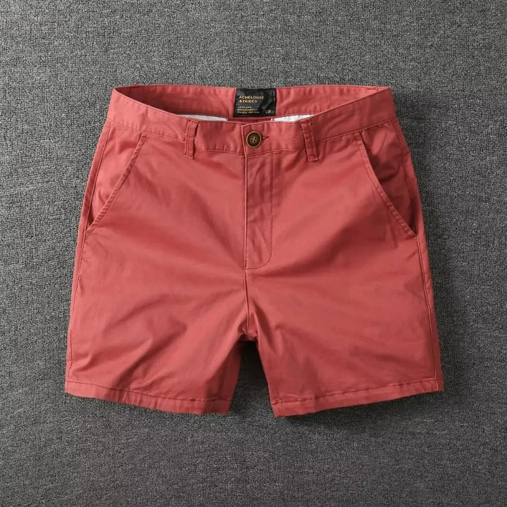 Beiga chinoshorts för herr i en sommarvänlig modell och stilren design