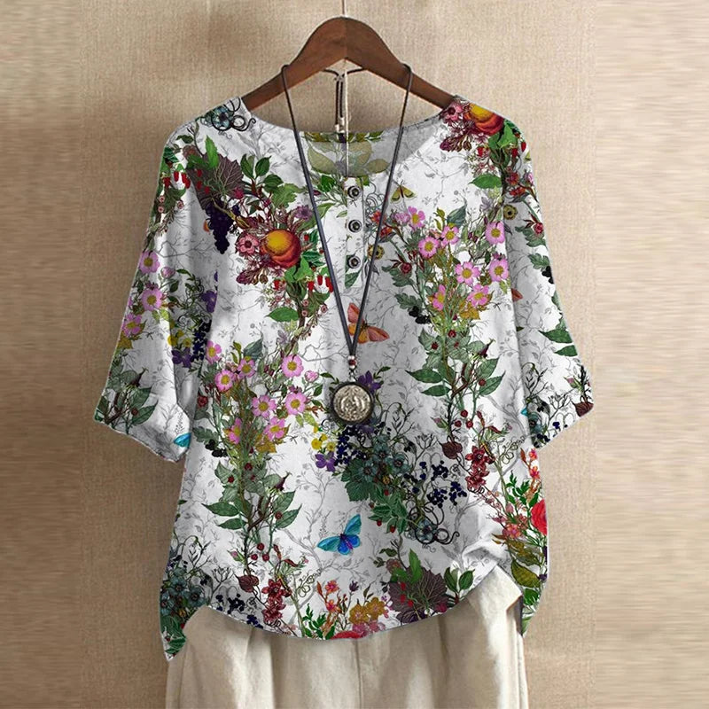 Helhetsbild av damtopp i retrostil med blommigt mönster