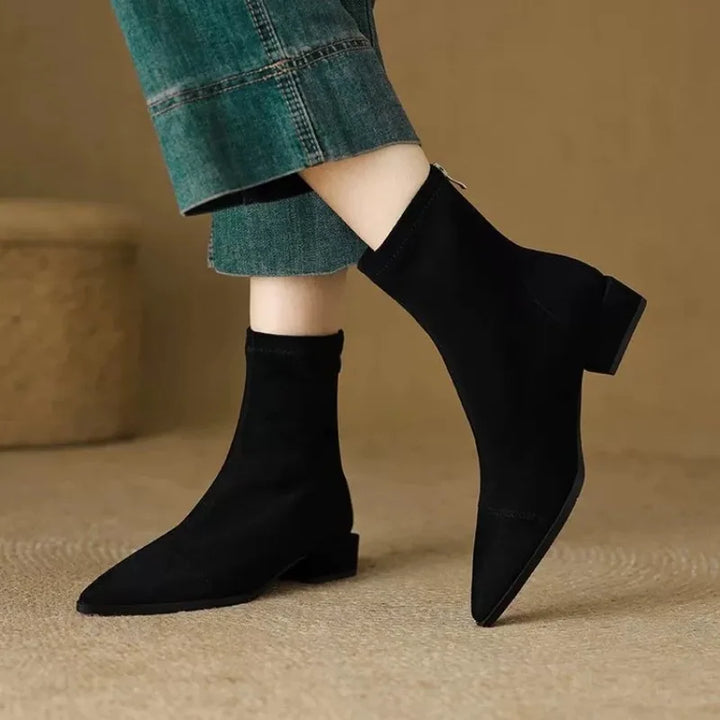 Bruna ankelboots för dam med snygg blockklack i höstmodell