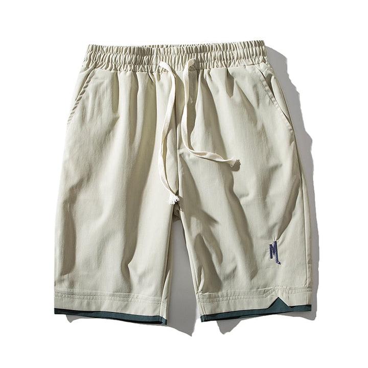 Lätta herrshorts med fickor i modegrön färg för sommar och fritid