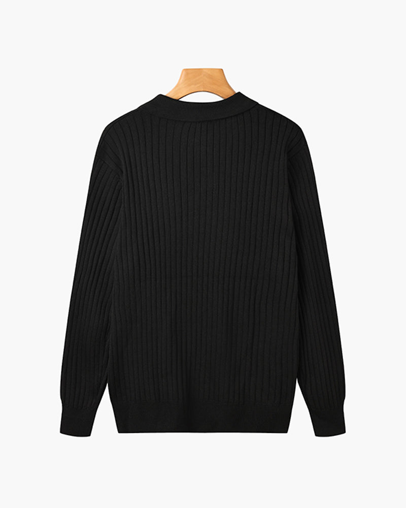 Slim fit herrtröja med v-hals och lång ärm i ribbstickat material för vardagsmode