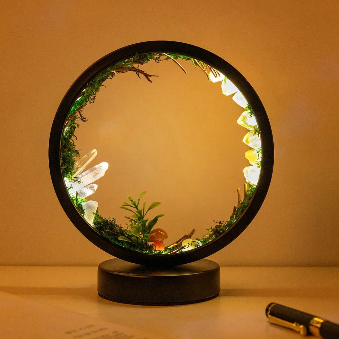 Magisk kristallnattlampa med varmt LED-ljus som sprider mysig stämning i sovrummet.