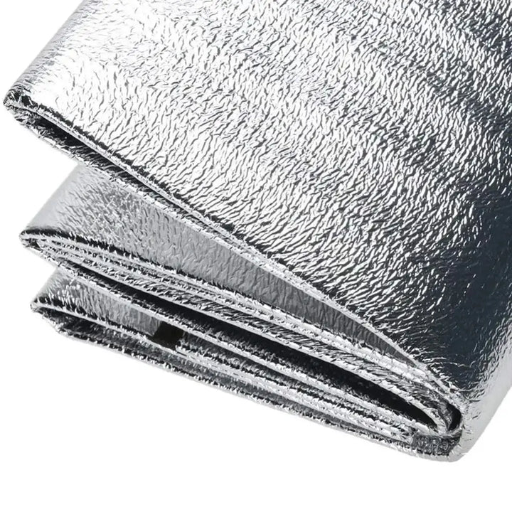 Vikt ThermaFoil Pro liggunderlag i silver som visar den reflekterande ytan