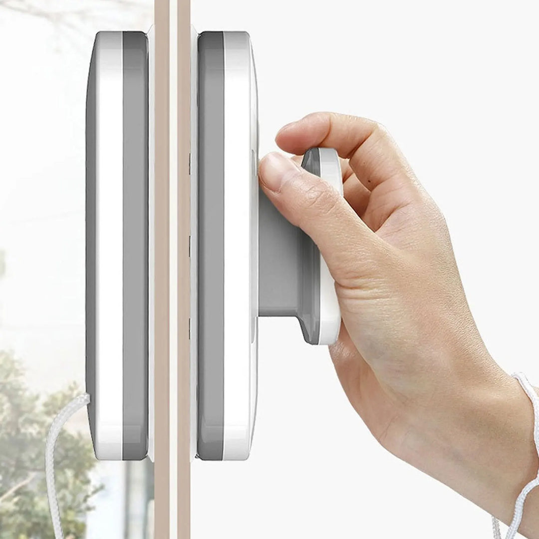 Magnetisk fönsterputsare som används på enkelglas