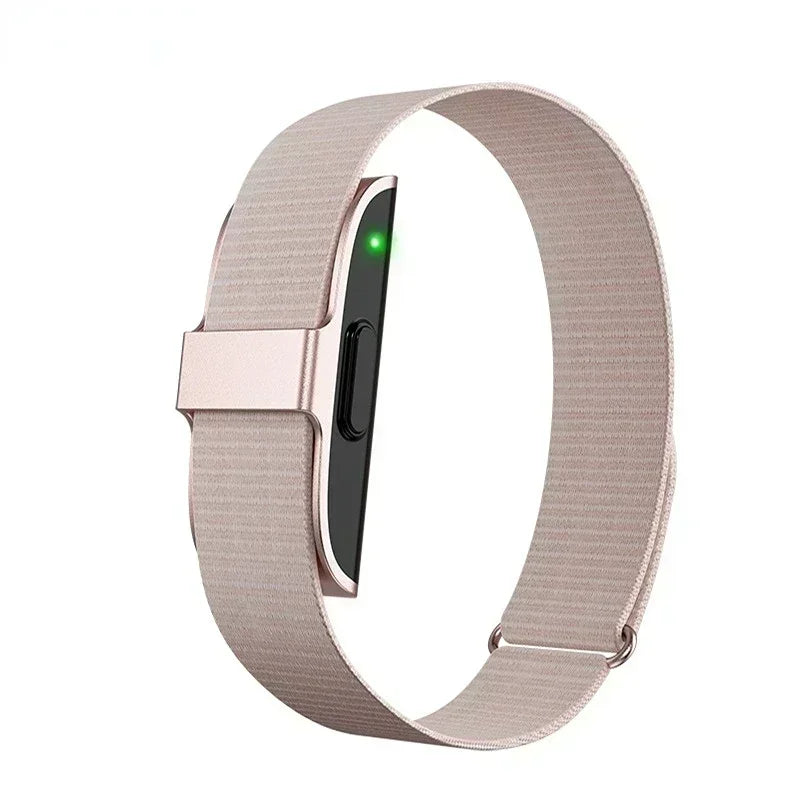 Roséguld fitness tracker och stegräknare i profil