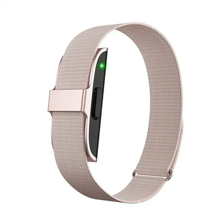 Roséguld fitness tracker och stegräknare i profil