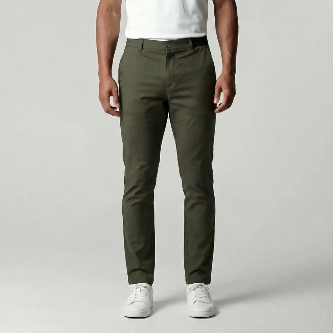 Detaljbild på tyg och sömmar i grå slim fit herrbuxor med avsmalnande ben