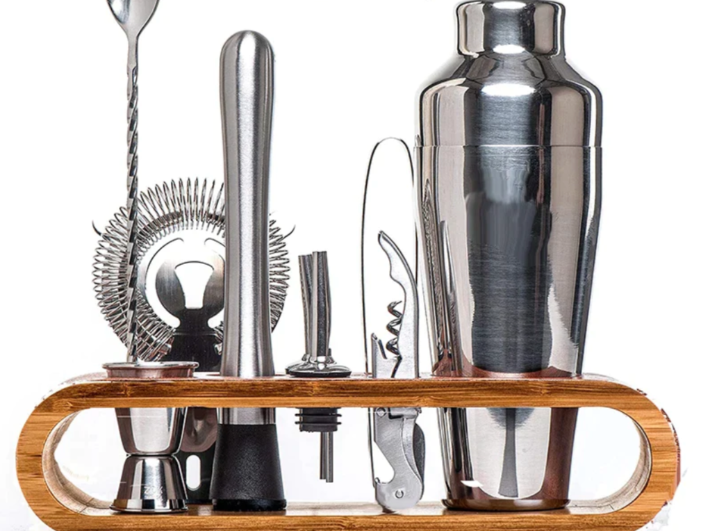 Stilrent cocktailset i metall förgylld design som presenttips