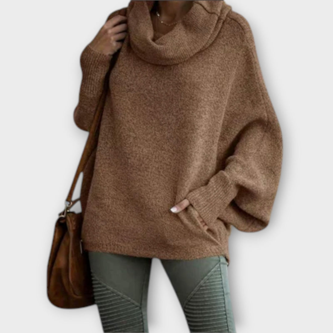 Stickad damtröja med polokrage i mysig modell för höst och vinter