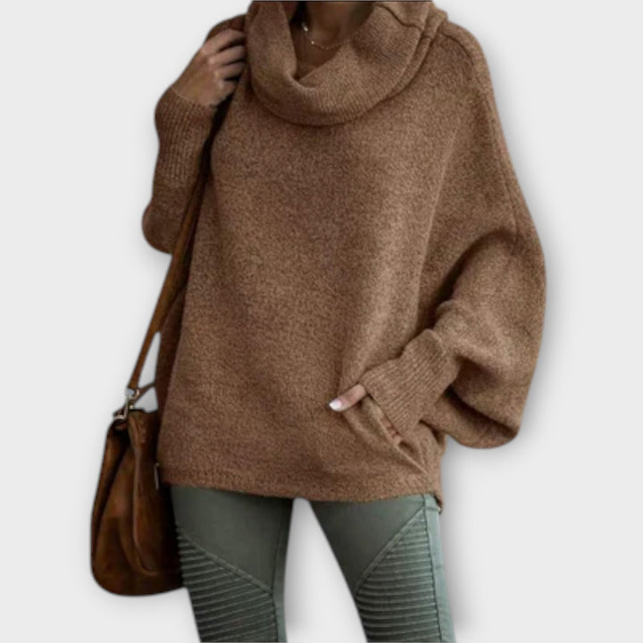 Stickad damtröja med polokrage i mysig modell för höst och vinter