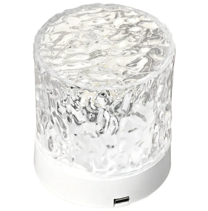 Närbild på den kristallmönstrade LED-lampans design och USB-anslutning