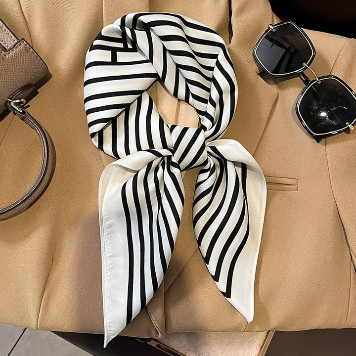 Sista galleribilden på den populära rutiga damaccessoaren