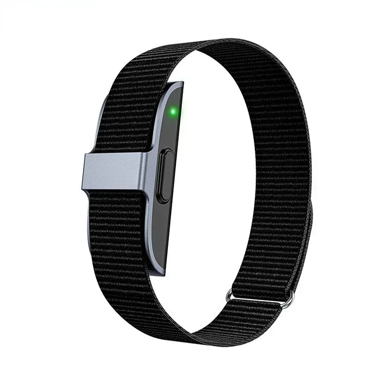 Svart vattentät fitness tracker med flexibelt band