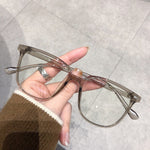 Transparent grå
