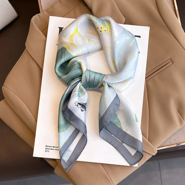 Trendig accessoar för damer i form av en mjuk rutig scarf