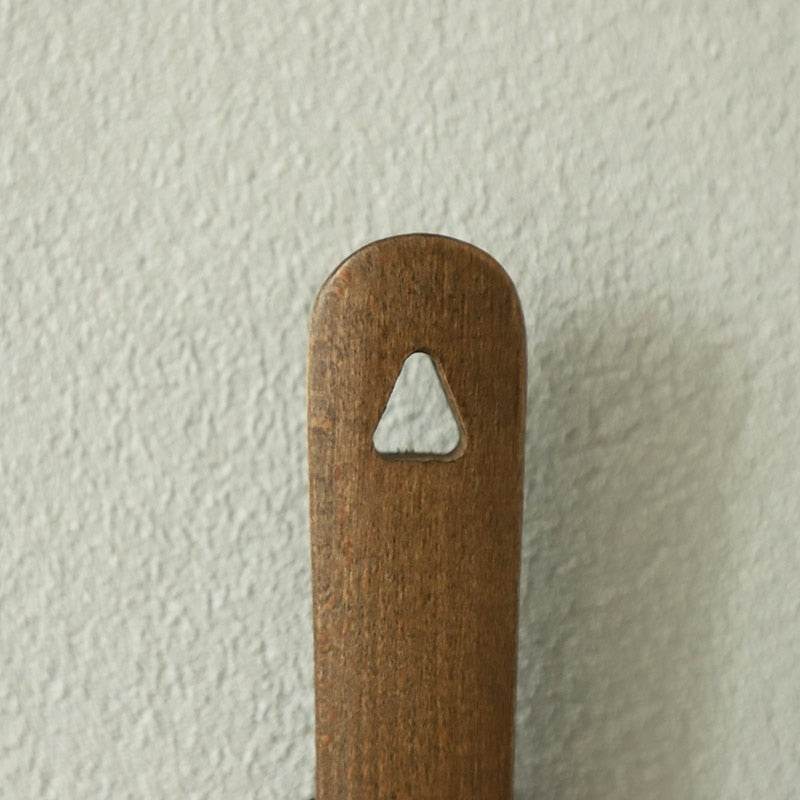 Närbild på det magnetiska fästet för det långa träskohornet
