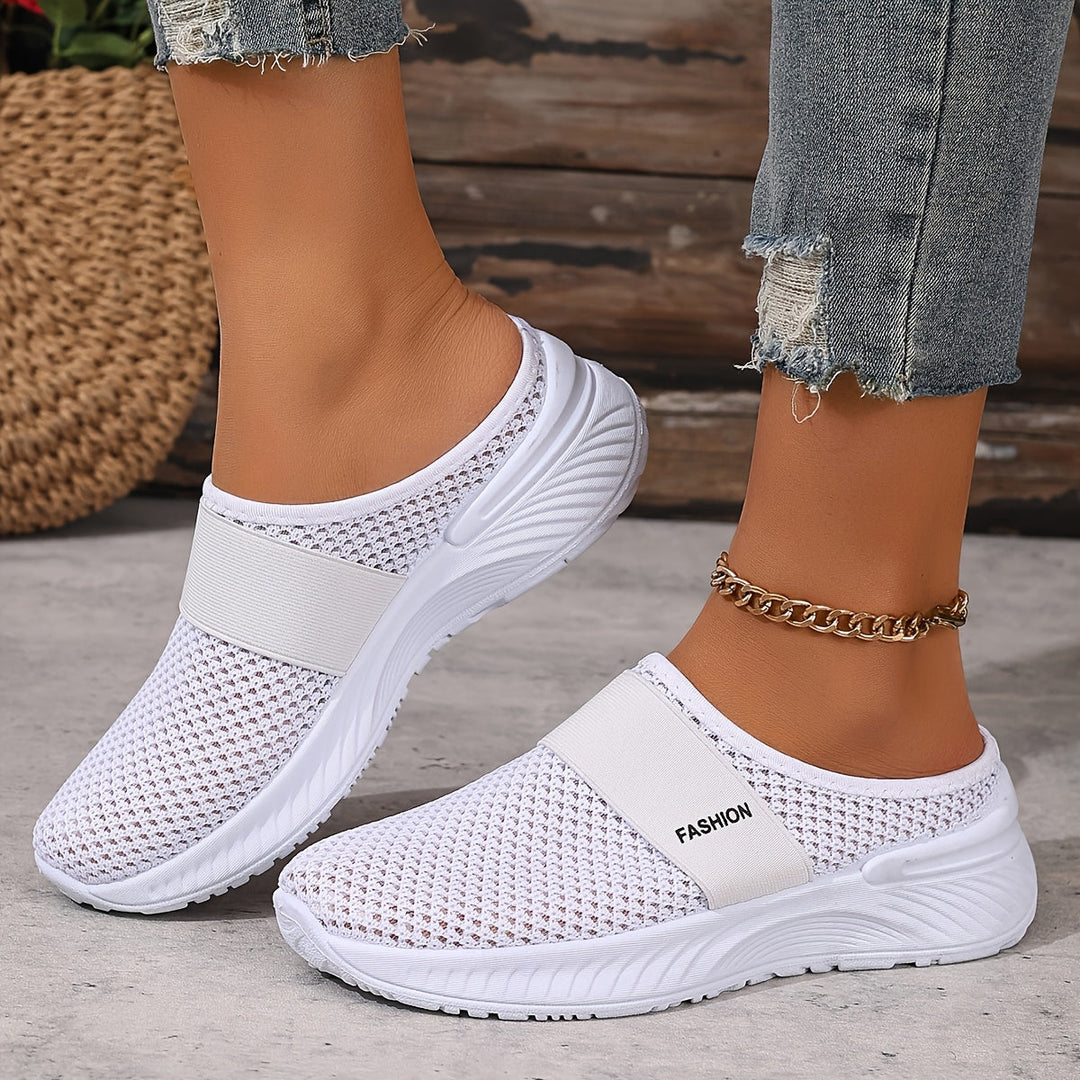 Detaljbild på ventilerande tyg hos dam sneakers