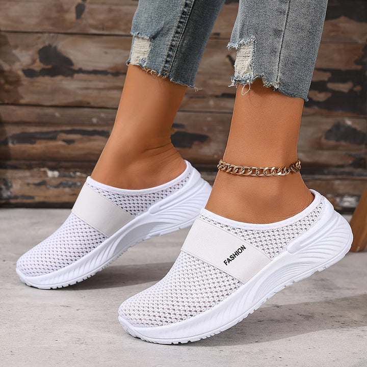 Dam sneakers i ventilerande mesh med slip-on-design, sida