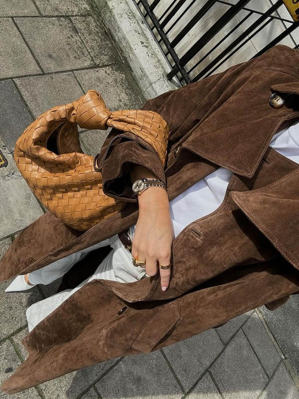 Brun damtrenchcoat i klassisk modell med skärp
