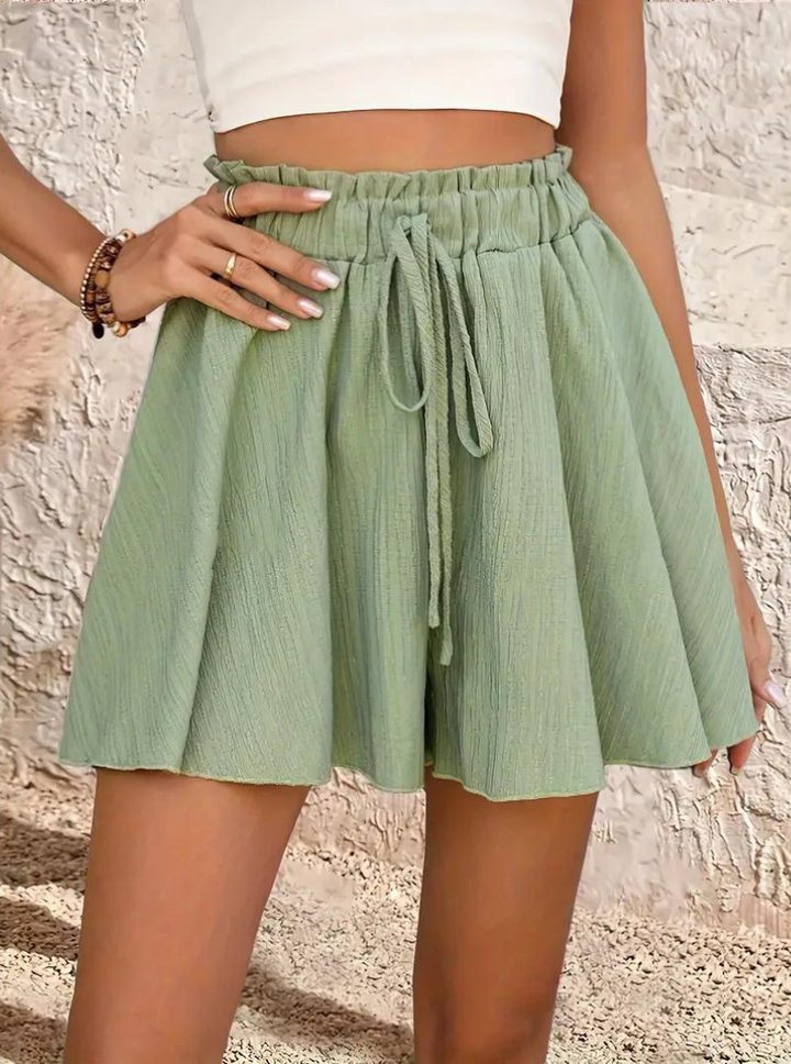 Avkopplad stil med sommarshorts och strandkläder
