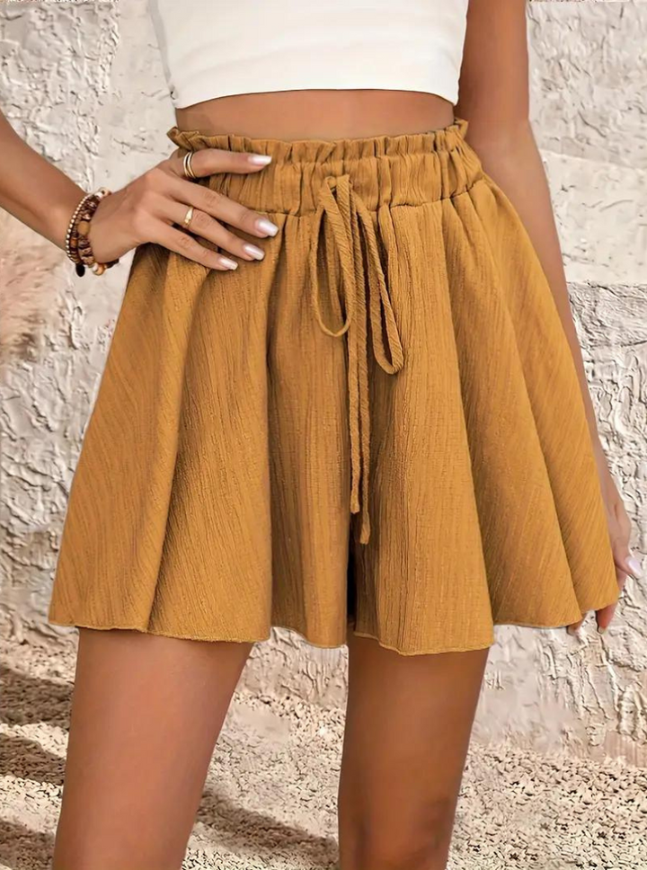 Sommarshorts med hög midja stylade med sommartopp