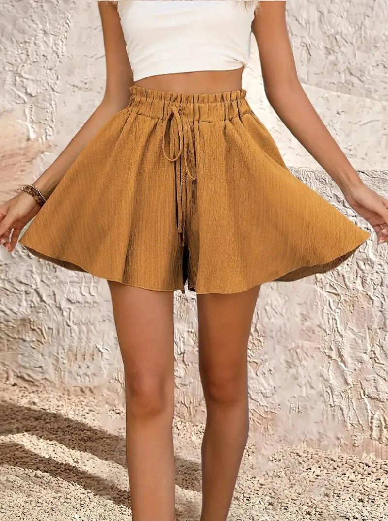 Detaljbild på sömmar och passform på dam sommarshorts