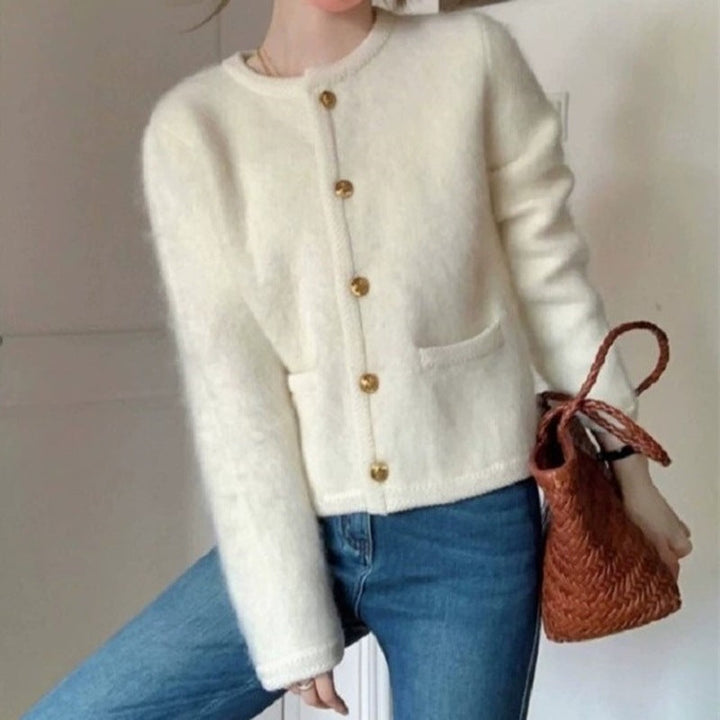 Off white stickad cardigan med guldfärgade knappar