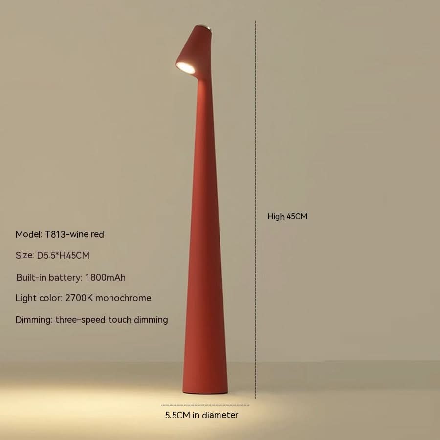 Närbild på lampfot och skärm i metall på den sladdlösa bordslampan