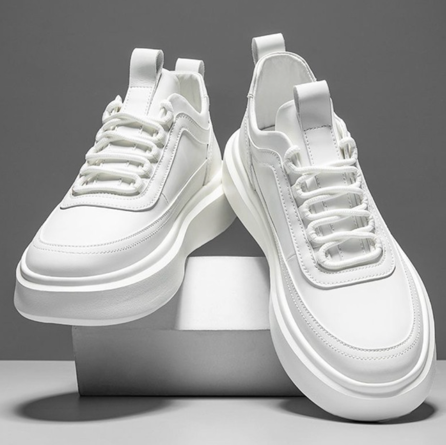 Trendiga vita herr sneakers med modern suldesign
