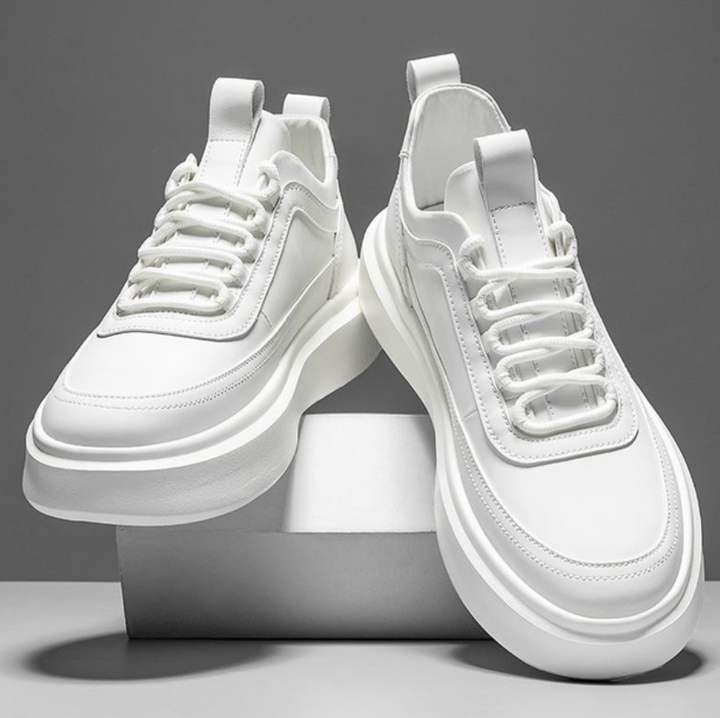 Trendiga vita herr sneakers med modern suldesign