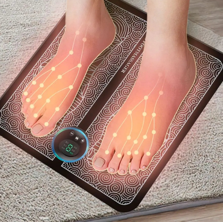 Ergonomisk och portabel fotmassagerare placerad i ett mysigt vardagsrum
