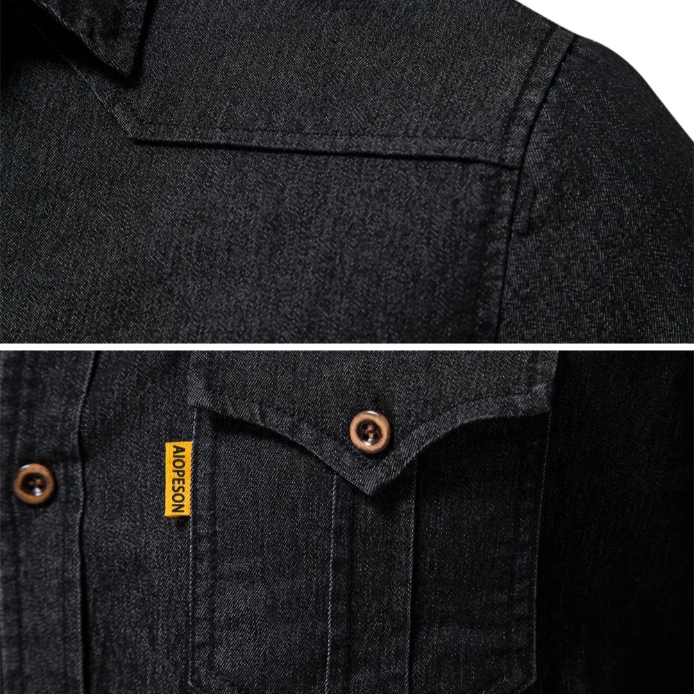 Stilren herrskjorta i denim uppställd på hängare, perfekt vardagsplagg