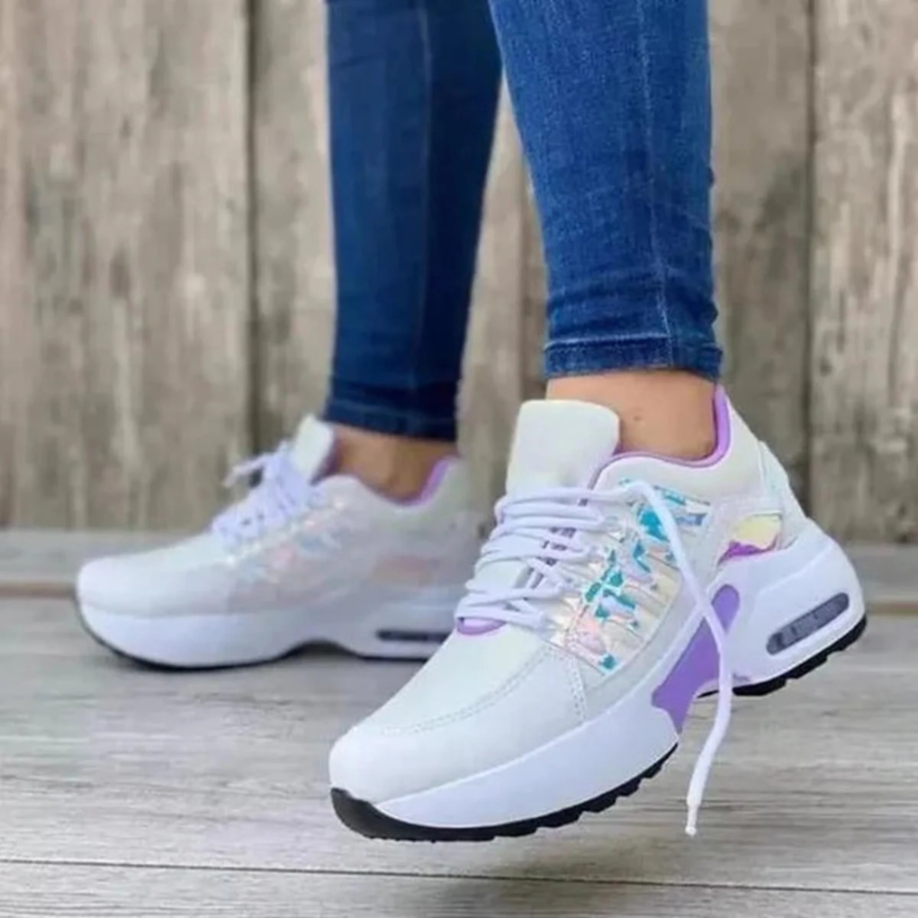 Låga damsneakers med extra bredd och mjuk sula i bekväm modell