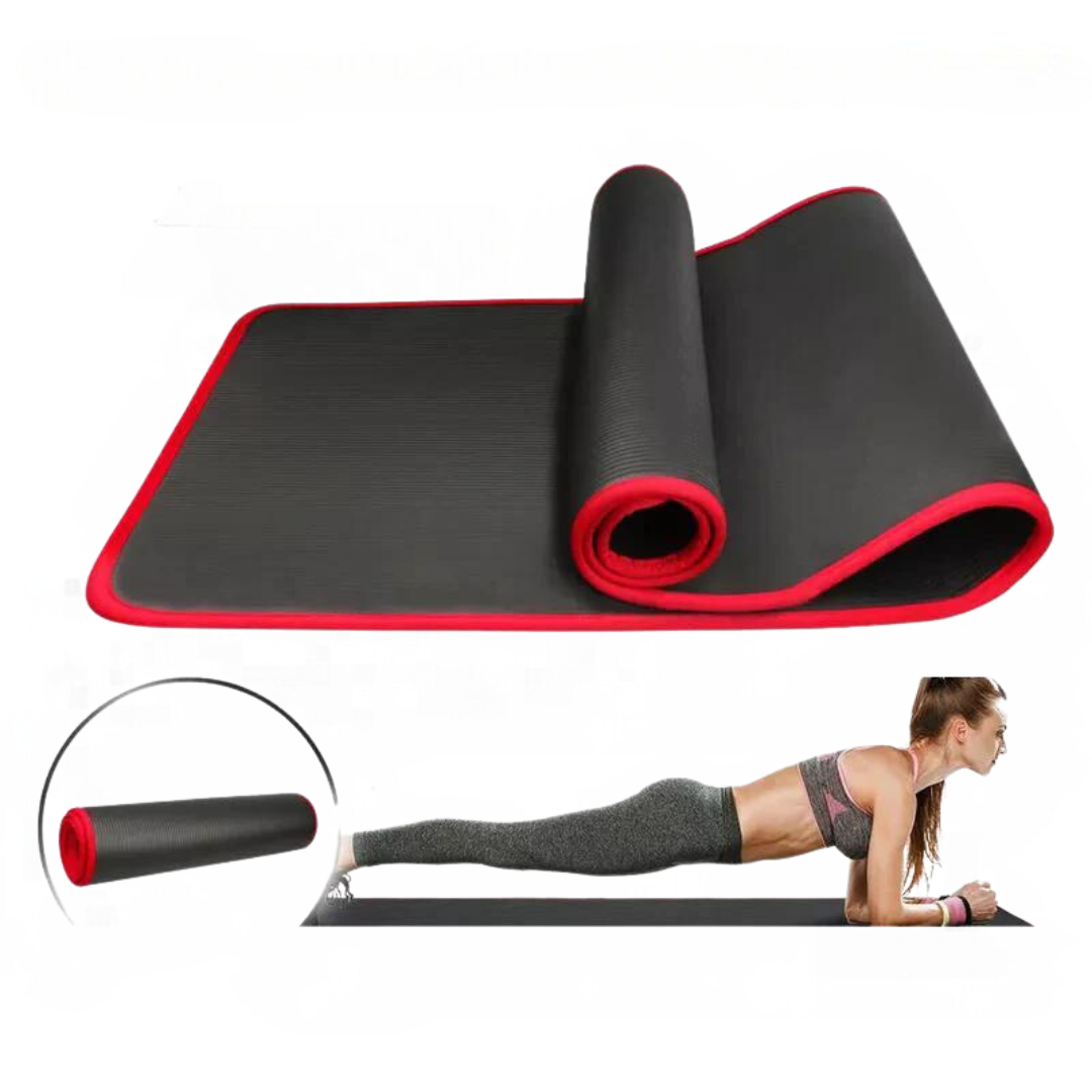 FlexiMat yogamatta i svart och rött med tränande person i bakgrunden