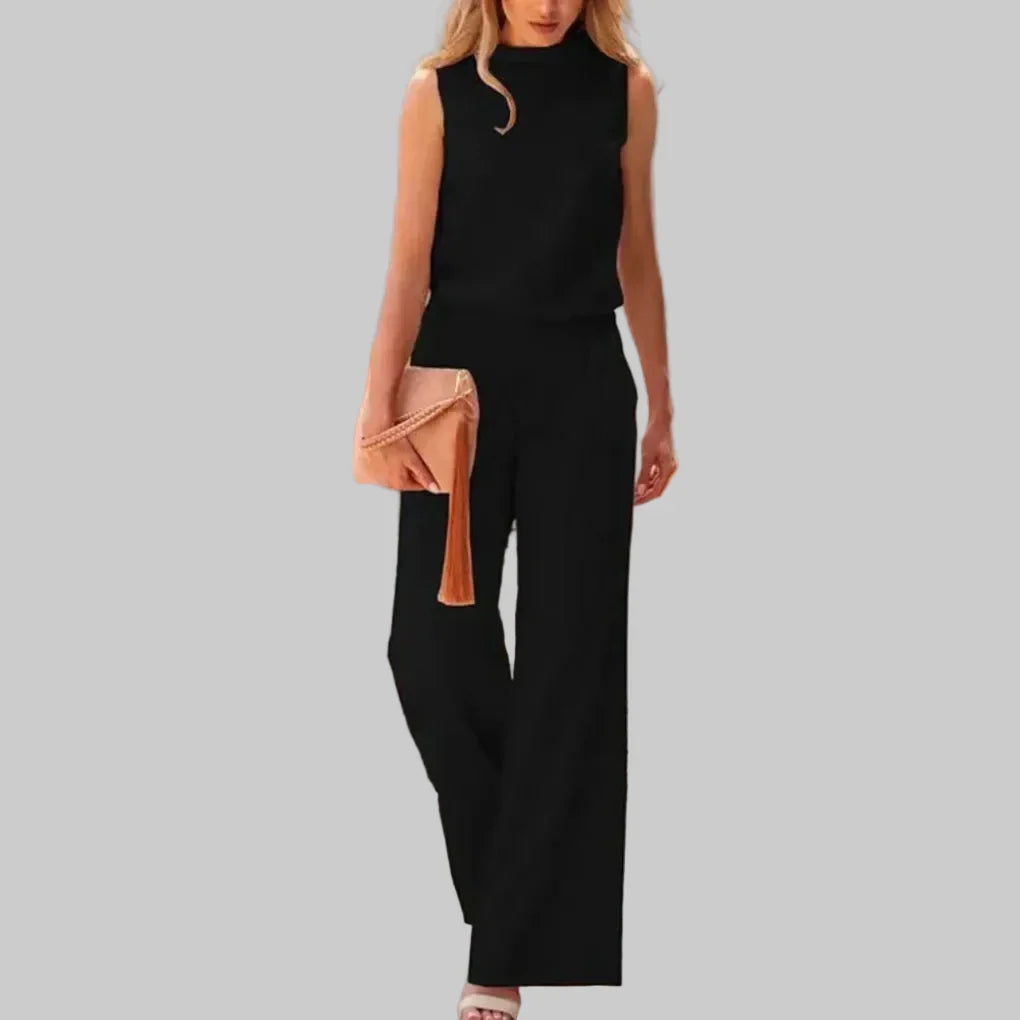 Elegant dam jumpsuit i sommarmodell, byxdress bakifrån för dammode