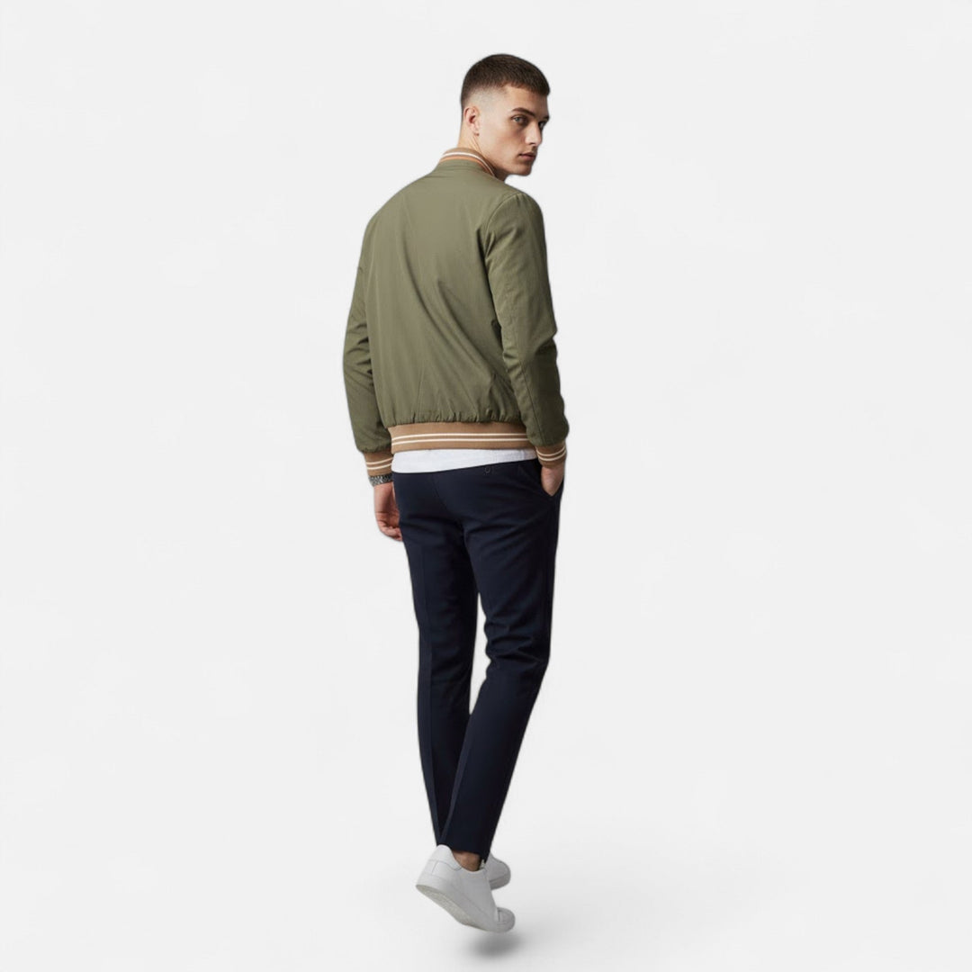 Modern casual herrjacka i bekväm passform som ytterplagg