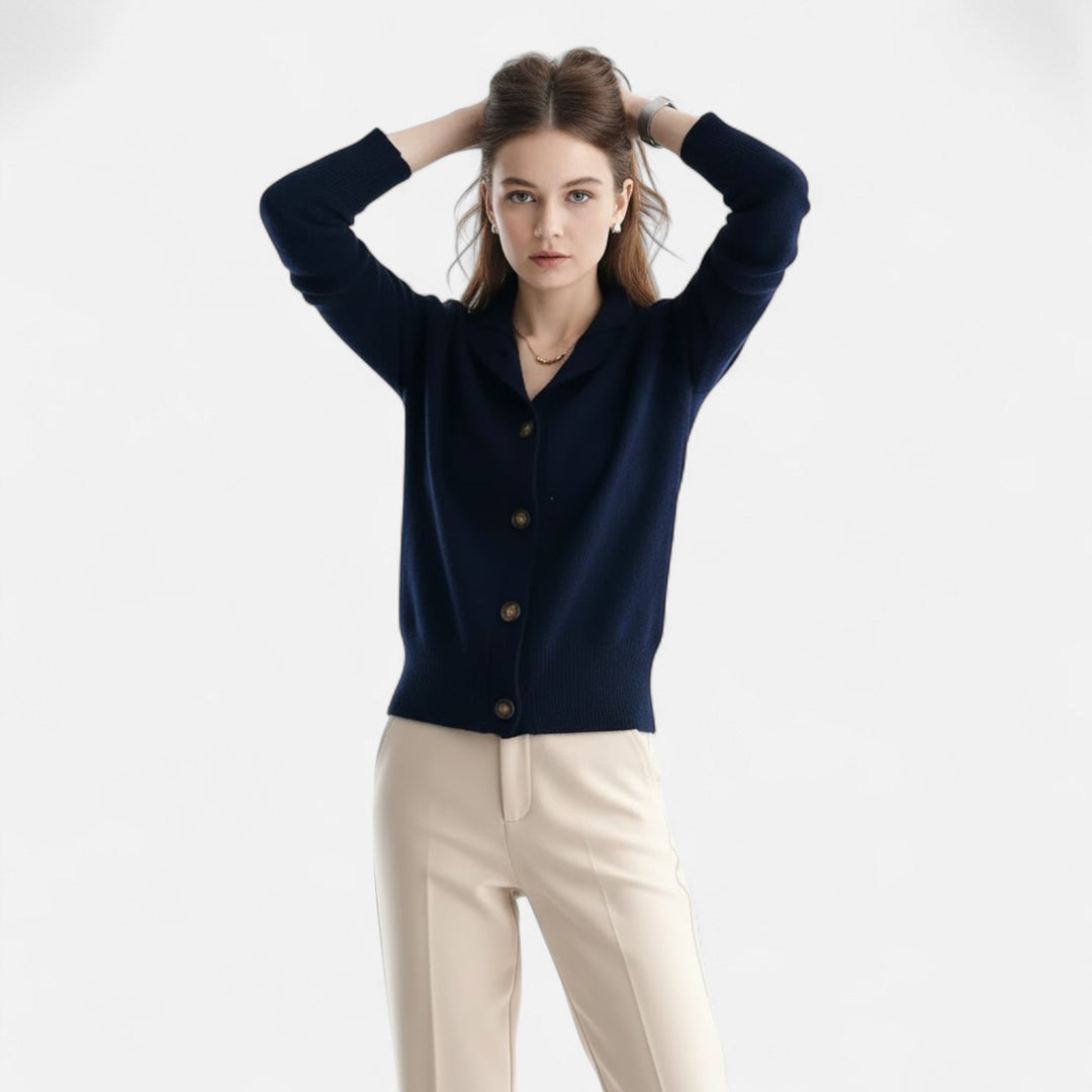 Kort damjacka med ståkrage kombinerad med vardagsoutfit