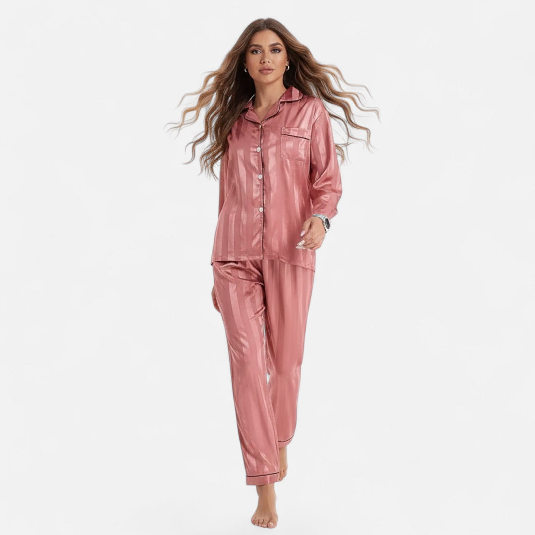 Skönt pyjamas set för damer med horisontella ränder och långa ärmar