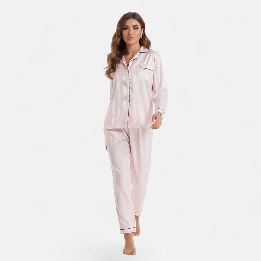 Randigt pyjamasset för dam med långa ärmar och skön passform för hemmafix