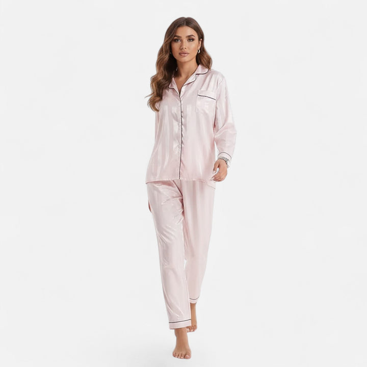 Randigt pyjamasset för dam med långa ärmar och skön passform för hemmafix