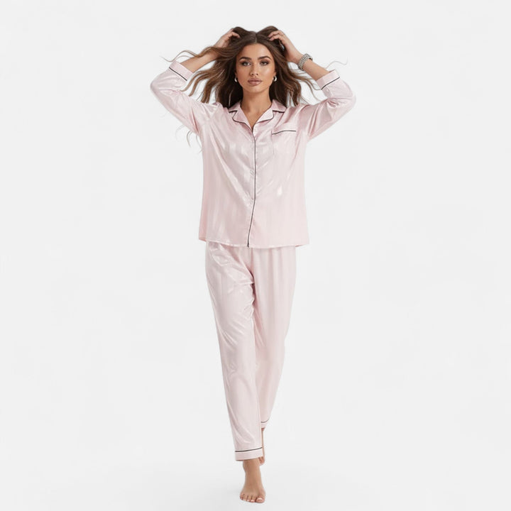 Bekväma sovkläder för dam i form av ett randigt långärmat loungewear set