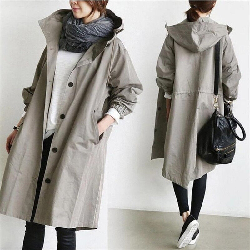 Detaljbild på ärmslut och axelparti på funktionell damtrenchcoat